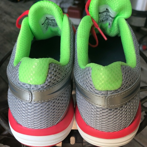 Nike women running shoes - Picture 3 of 7